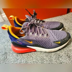 Nike 270